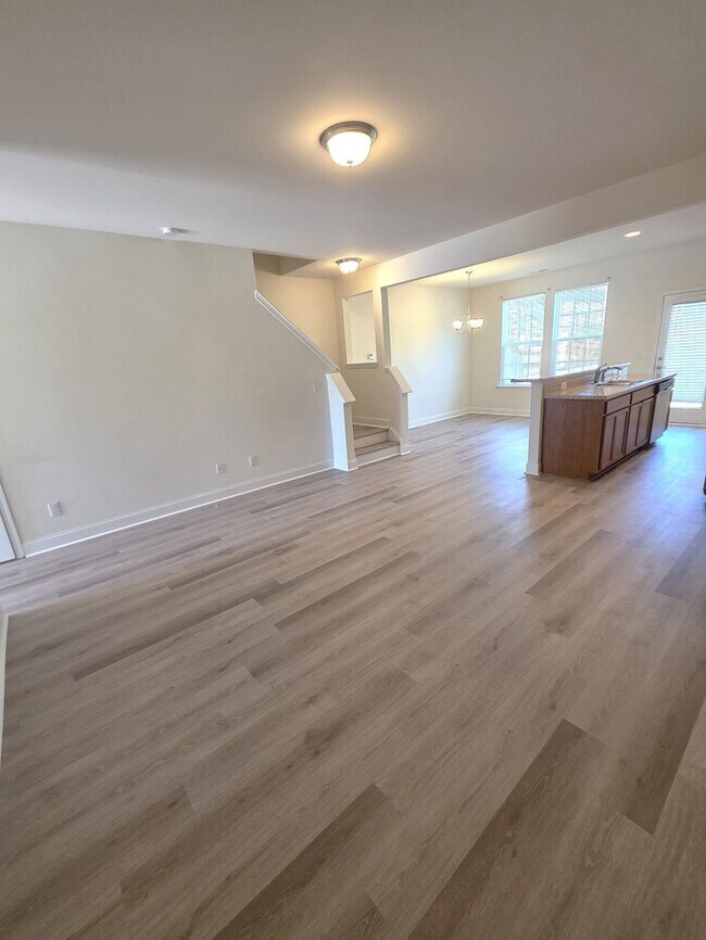 Building Photo - Great 3 bed Townhouse with 1 car garage!