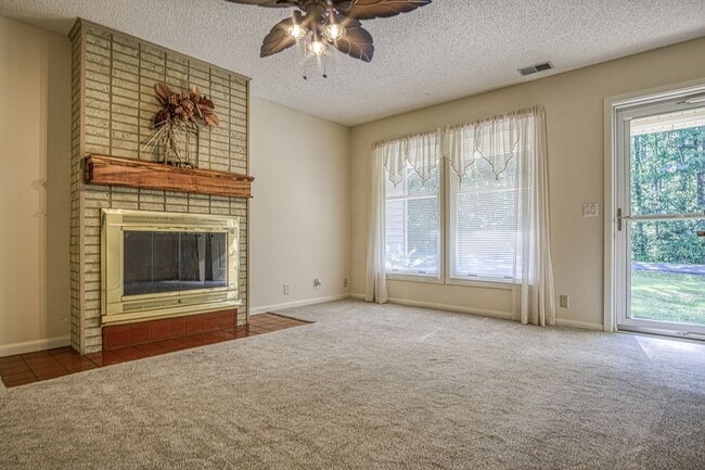 Building Photo - Central Hot Springs Village/Home/Unfurnished