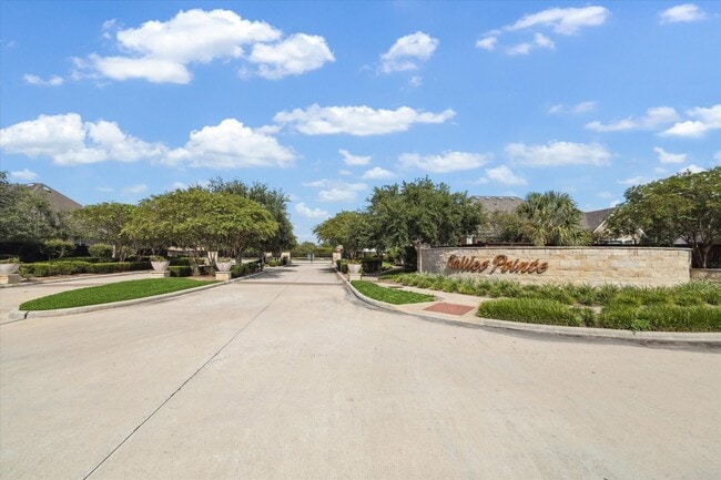 Building Photo - 10110 Hooke Dr