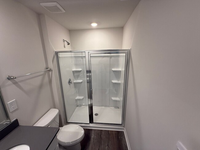 Building Photo - Brand New Townhome in the heart of Charlotte!