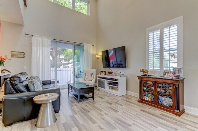 Foto del edificio - 426 Birdsong Ln