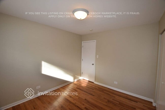 Building Photo - 724 W James St