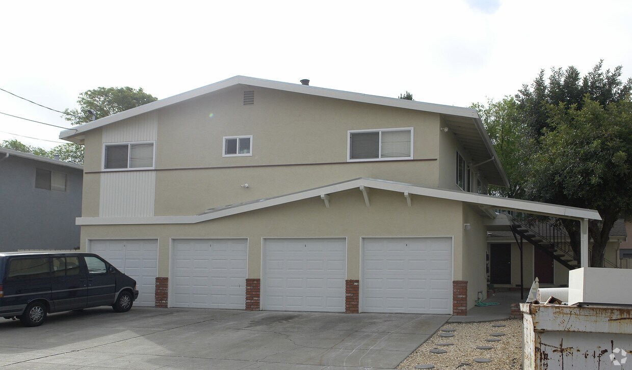 Building Photo - 2935 Ladd Ave
