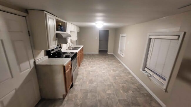 Kitchen - 617 Lake Park Blvd