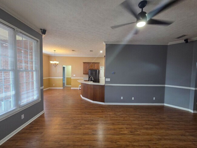 Foto del edificio - Spacious & Energy Efficient 4Bed/2Ba Brick...