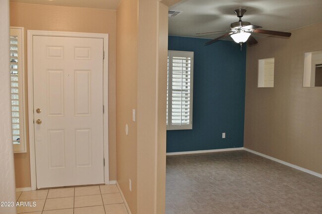 Building Photo - 17839 W Crocus Dr