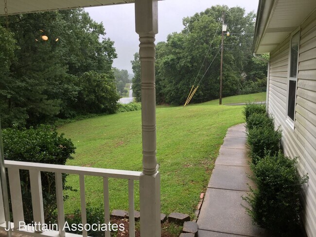 Foto del edificio - 3 br, 2.5 bath House - 6013 Holly Trace
