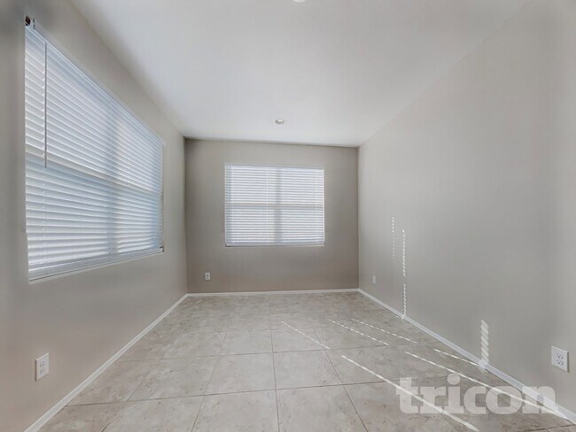 Foto del edificio - 37685 W Amalfi Ave