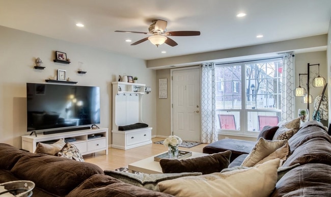 Building Photo - 1295 N Van Dorn St