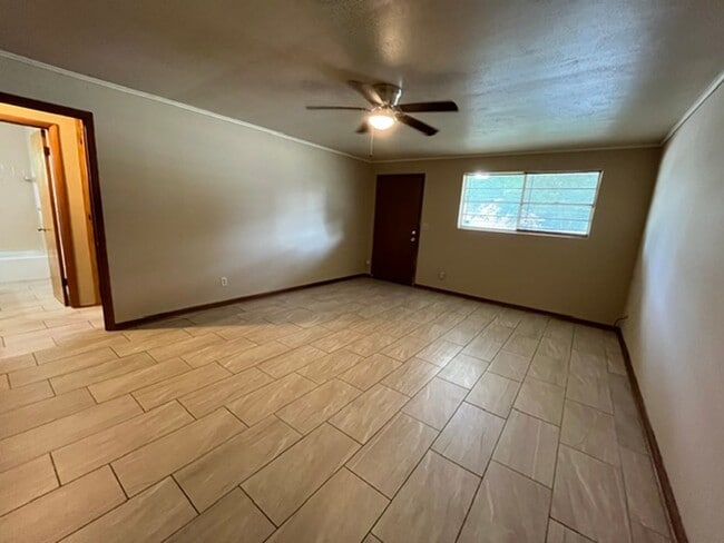 Foto del edificio - Duplex close to downtown Springdale, walking distance to fast food and medical