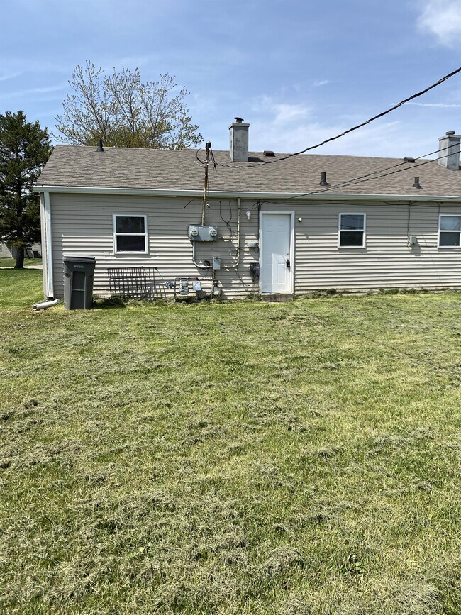 Building Photo - 6213 Commodore Dr