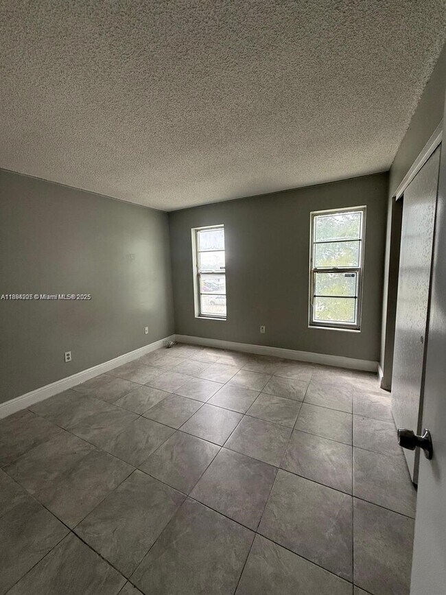 Foto del edificio - 2800 NW 56th Ave