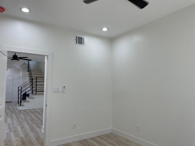 Foto del edificio - 201 E 37th St