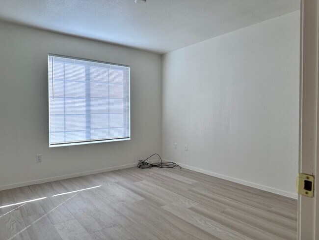Foto del edificio - Private Upstairs Retreat in Desirable Gated Community