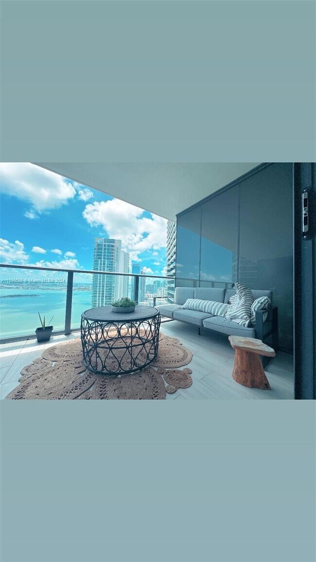 Foto del edificio - 650 NE 32nd St