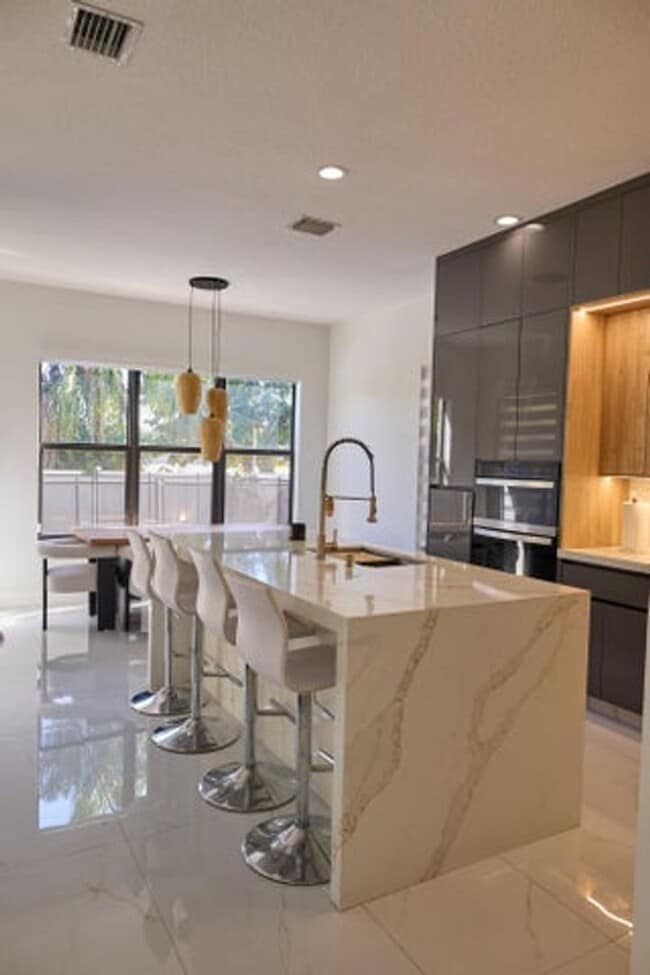 Foto del edificio - 9909 W 32nd Ln