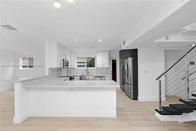 Building Photo - 3030 Bird Ave