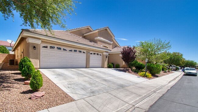 Building Photo - SINGLE STORY 4 BEDROOM IN GATED COMMUNITY ...