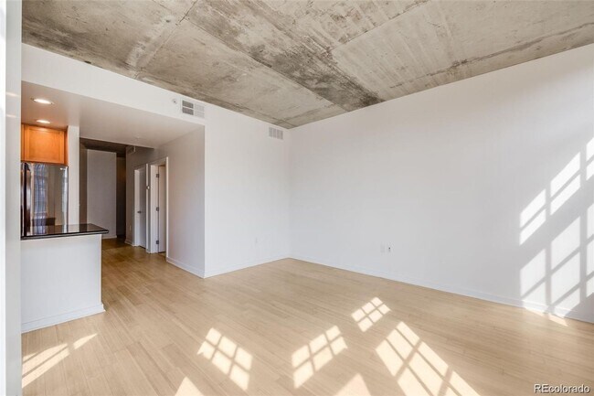 Foto del edificio - 275 S Harrison St