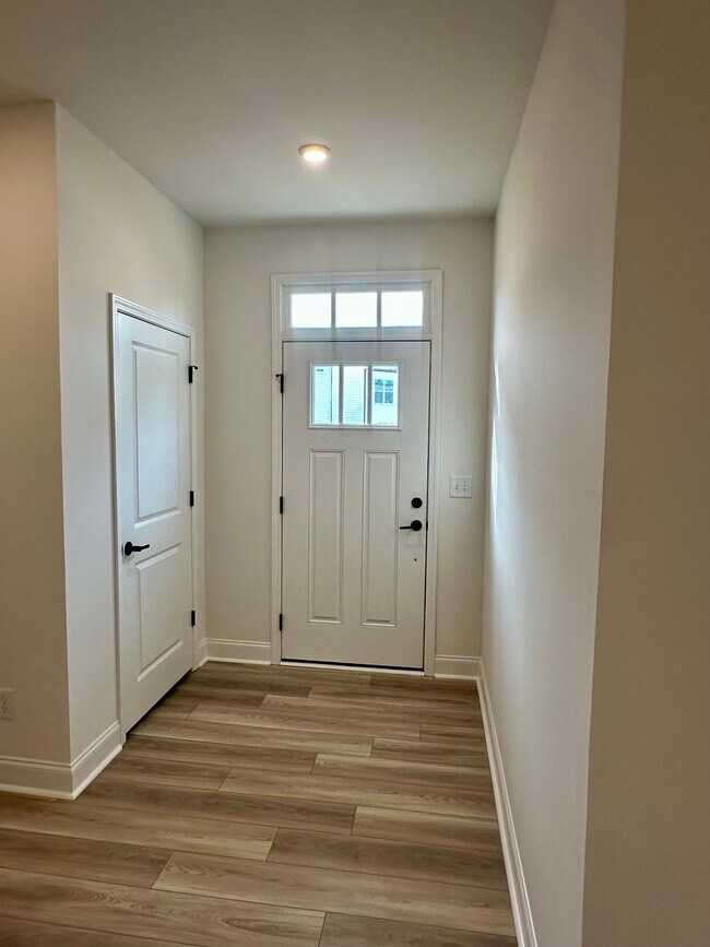 Entrada frontal interior - 3232 Drift St