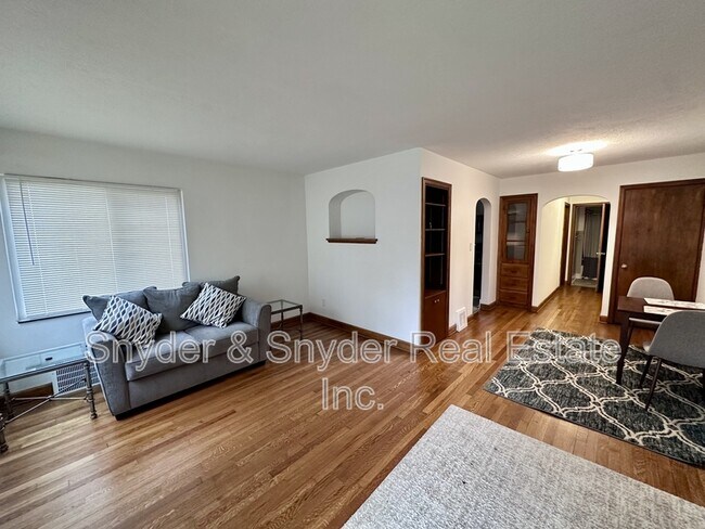 Foto del edificio - 1093 N Main St
