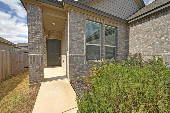 Building Photo - 217 Summit Dr