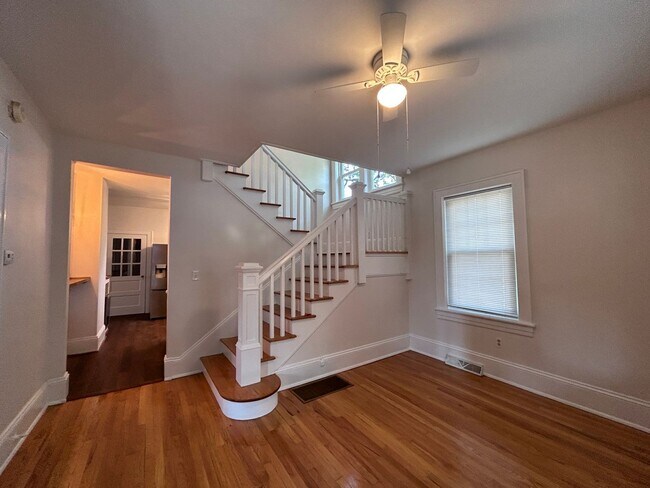 Building Photo - Spacious 4 BR brick home, Minutes to Medic...