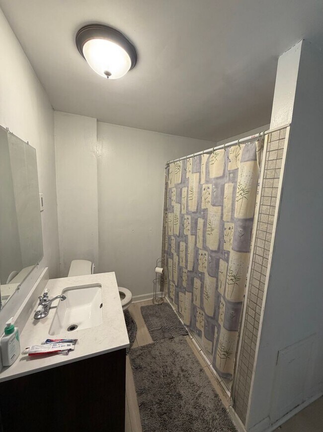 Foto del edificio - 879 Chalker St