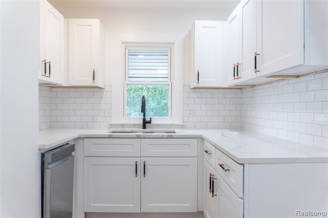 Building Photo - 21200 Collingham Ave