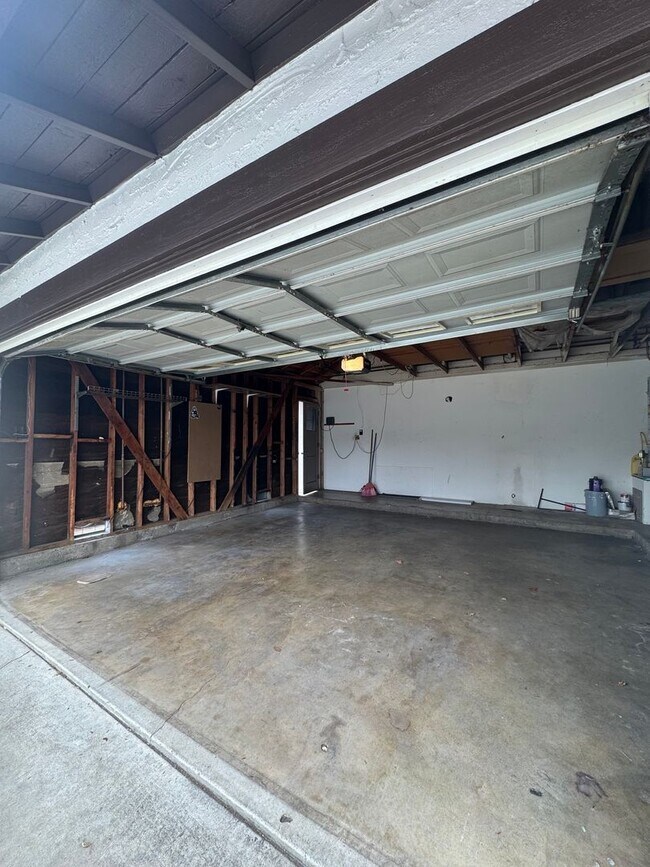Foto del edificio - 2210-2212 E Avalon Ave