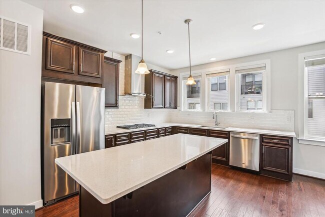 Foto del edificio - 13340 Sherwood Park Ln