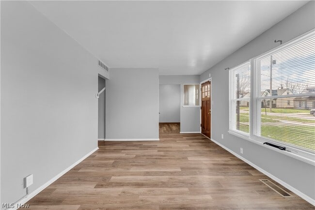 Foto del edificio - 17401 Wayne Dr