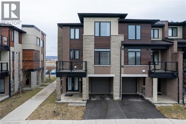 Building Photo - 590 N Service Rd