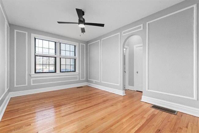 Foto del edificio - 6218 Northwood Ave