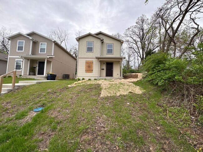 Building Photo - Charming 3-Bedroom Home with Convenient Lo...