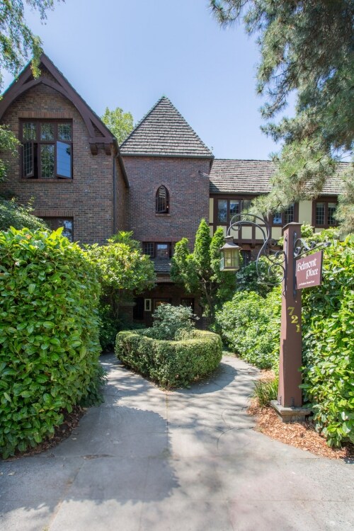 Building Photo - 710 Belmont Pl E