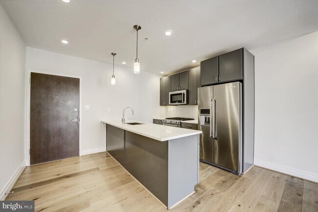Foto del edificio - 301 H St NE