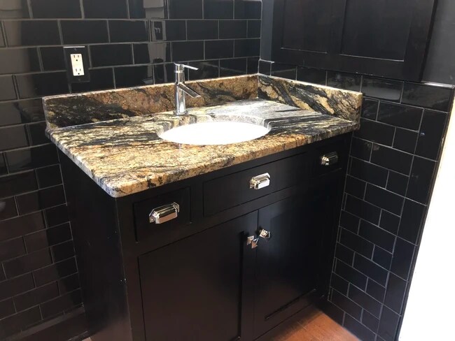 Foto del edificio - 629 N College Ave