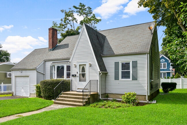 Building Photo - 106 Clark St