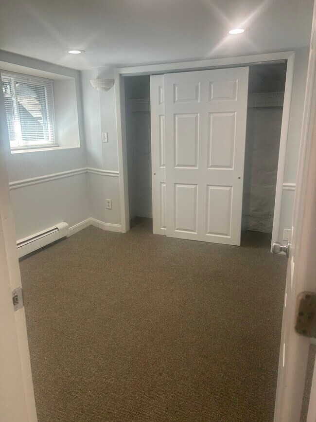 2 habitaciones con amplios armarios - 603 Washtenaw Ave