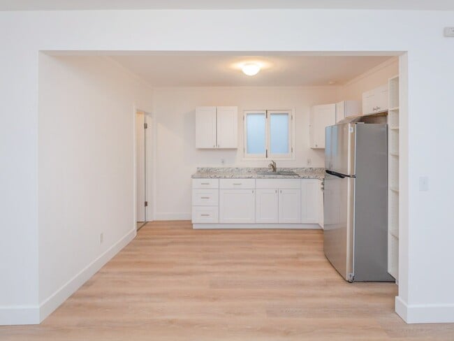 Foto del edificio - Freshly Updated Studio w/Patio in South Park! * All Utilities Included! *