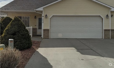 Building Photo - 663 Laredo Ct