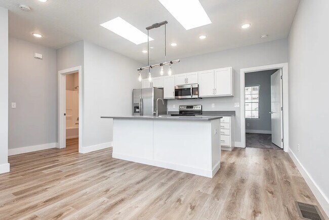 Kitchen - 162 S Ohio Ave