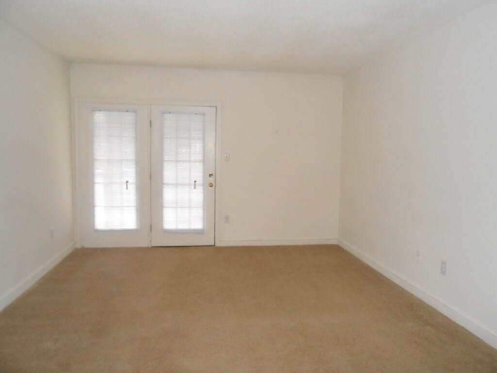 Sala de estar - 2516 Waldo Ln