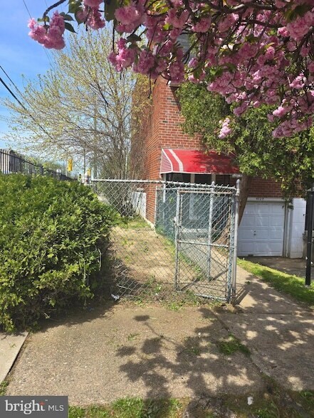 Primary Photo - 4729 Melon St