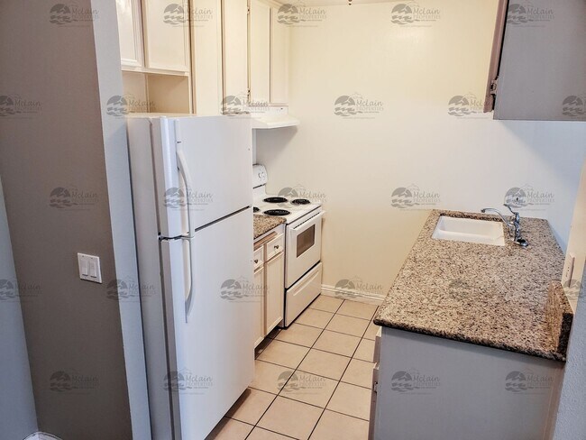 Building Photo - 1 Bedroom Just Minutes to Beach in Oceansi...