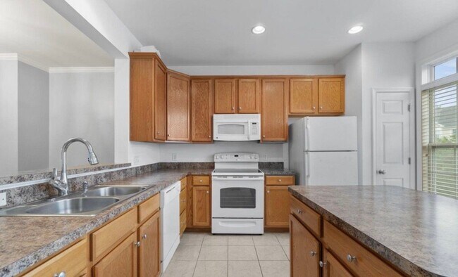 Foto del edificio - 205 Monroe Point Dr