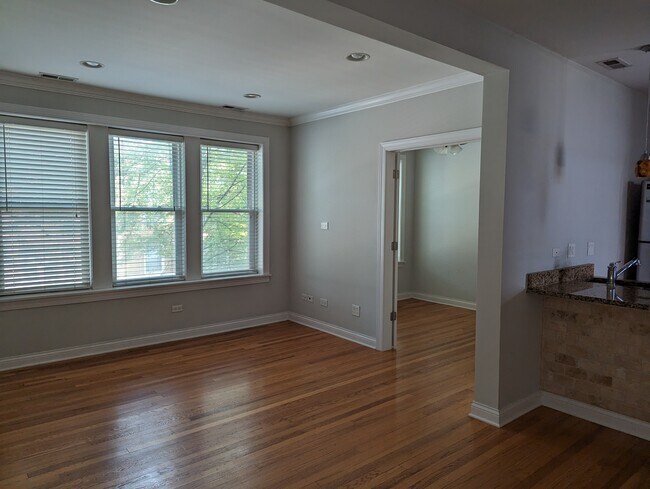 Foto del edificio - 3808 N Marshfield Ave