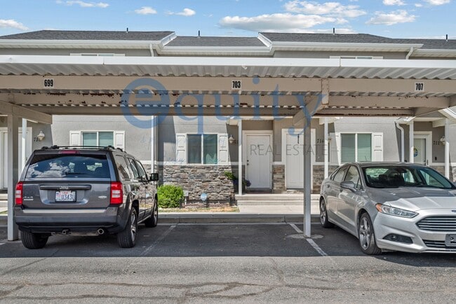 Building Photo - 703 Ry Ln