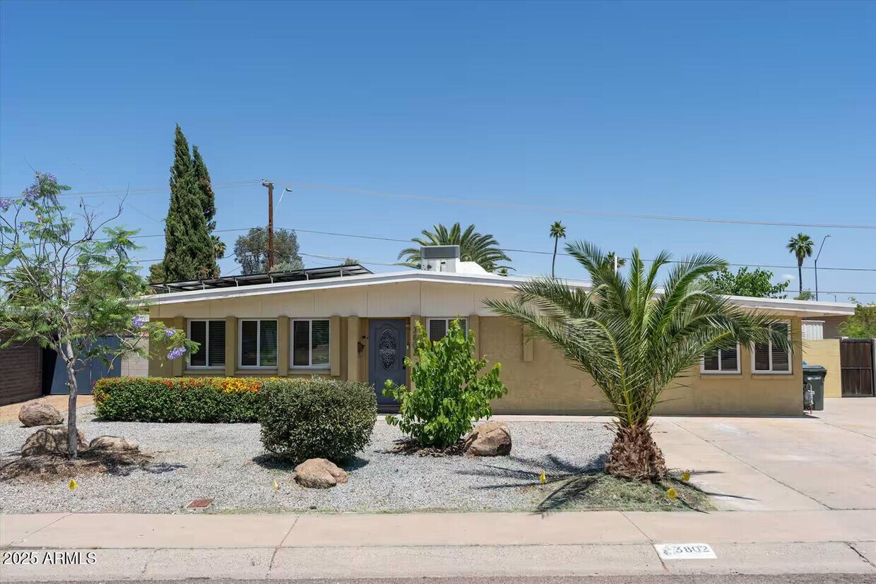 Foto principal - 3802 E Shaw Butte Dr